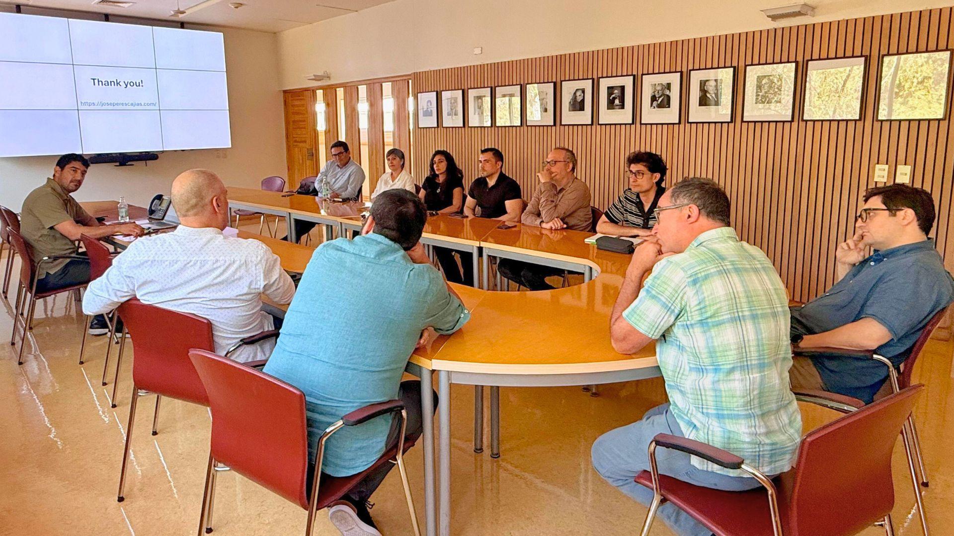 Académico de la Universidad de Barcelona presenta investigación sobre Chile en la UAI