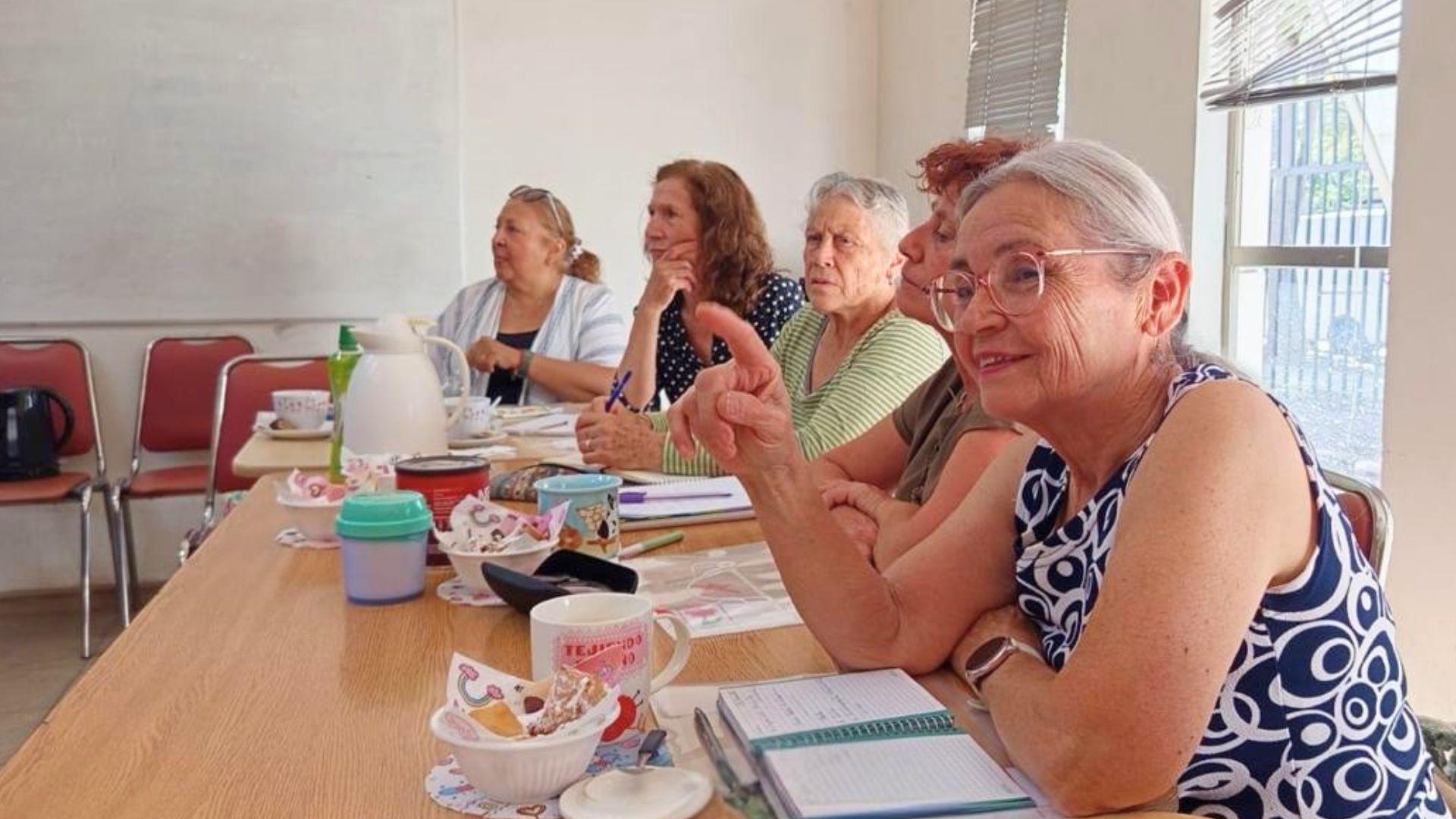 Taller de literatura para personas mayores inicia su quinta versión en Peñalolén