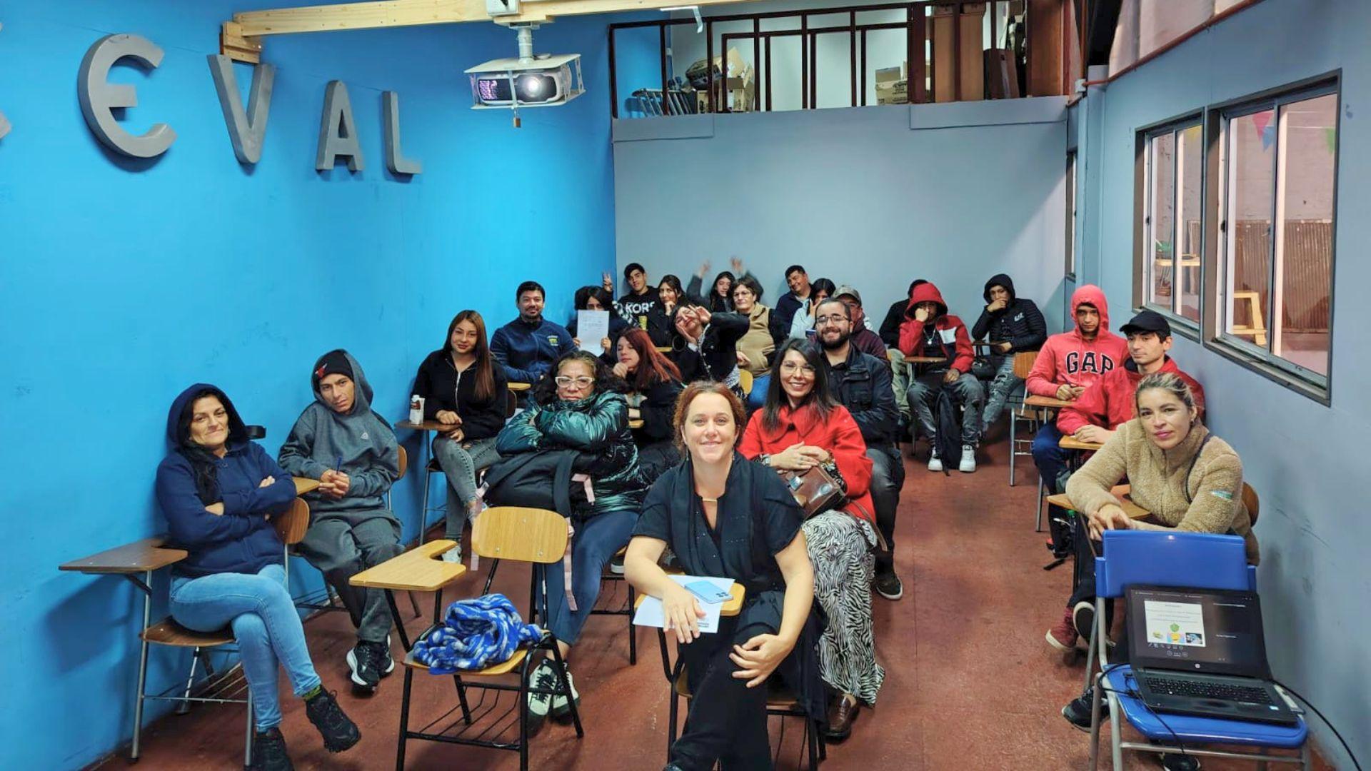 Facultad de Artes Liberales acerca neurociencia y lectura a estudiantes de Valparaíso