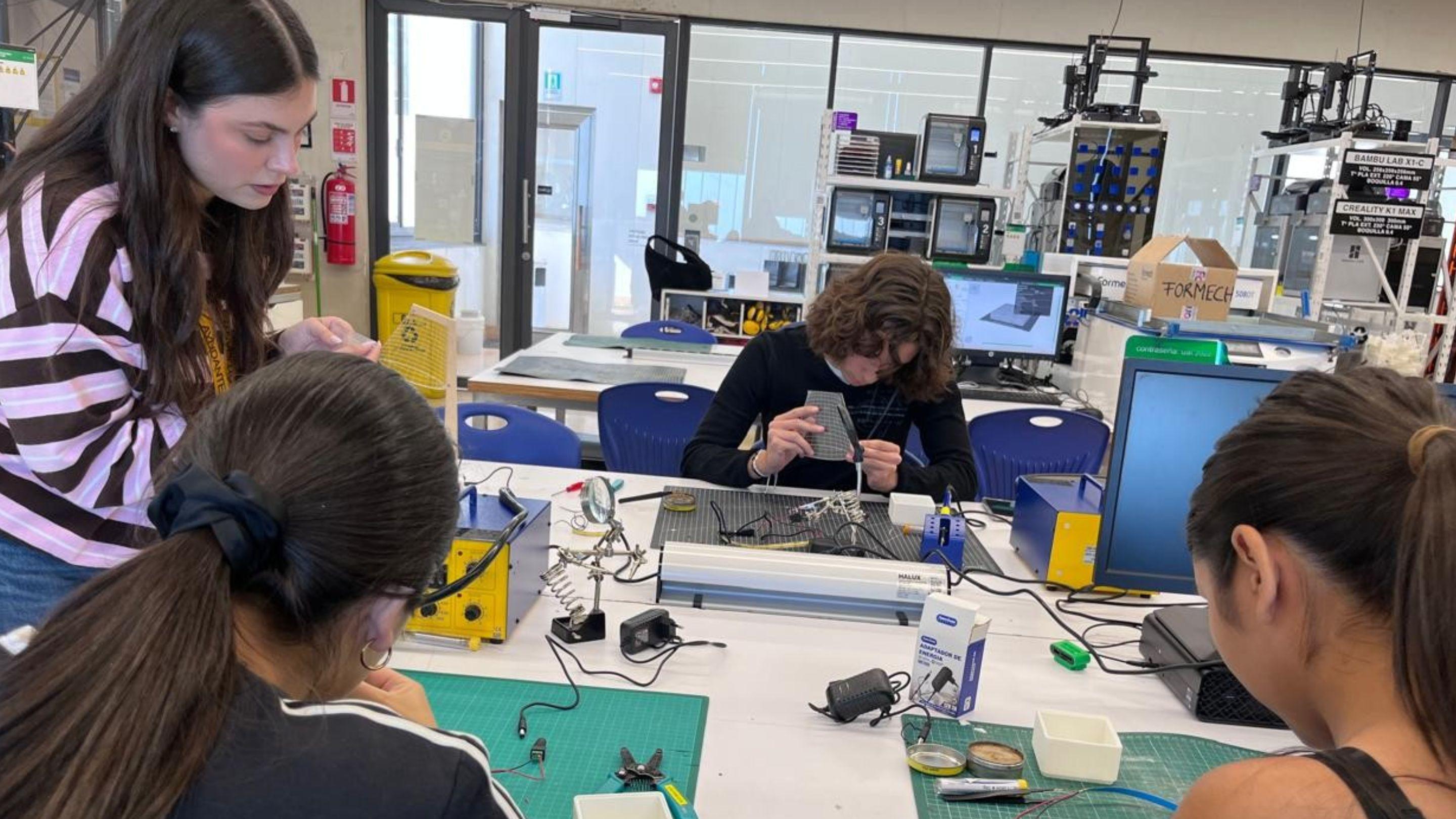 Workshops acercan a estudiantes al doble título en Ingeniería en Diseño