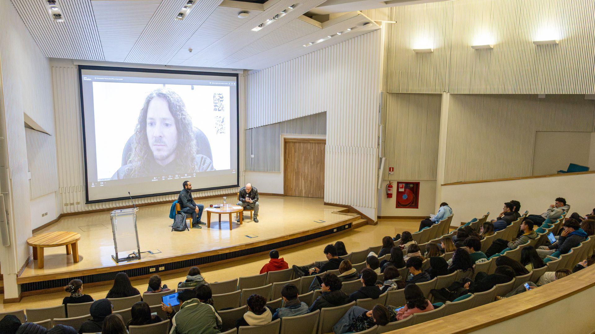 Escuela Psicología participa en conversatorio sobre psicodélicos y terapia asistida en campus Viña