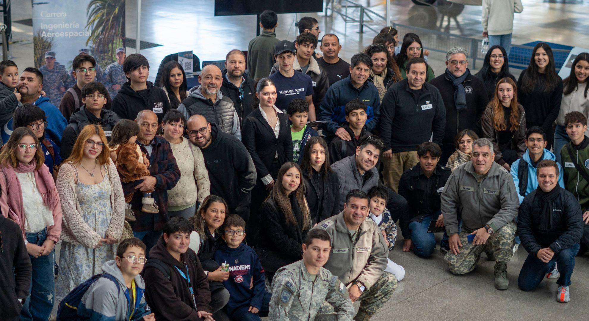 Top Gun reunió a 100 asistentes en el Festival de Cine Aeronáutico FACh-UAI Top Gun reunió a 100 asistentes en el Festival de Cine Aeronáutico FACh-UAI