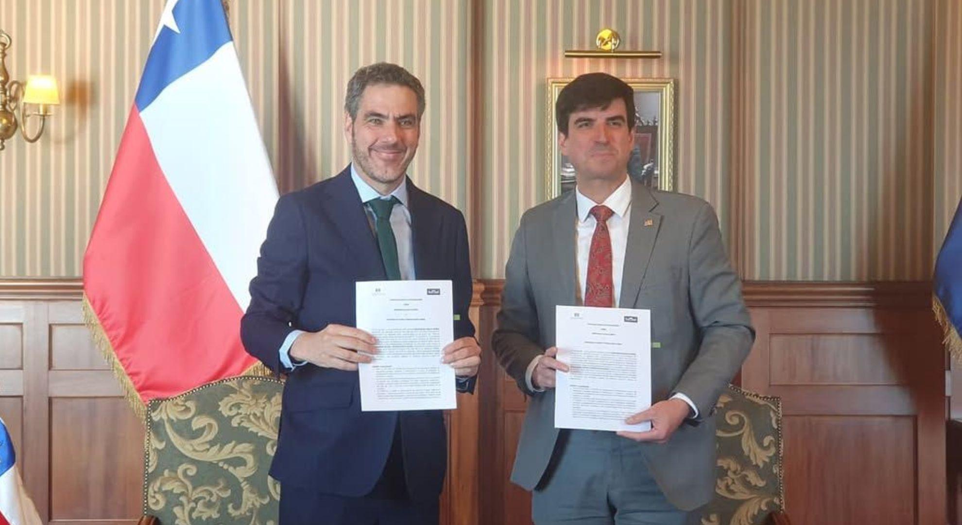 UAI y USM  firman convenio para fortalecer colaboración académica e investigación