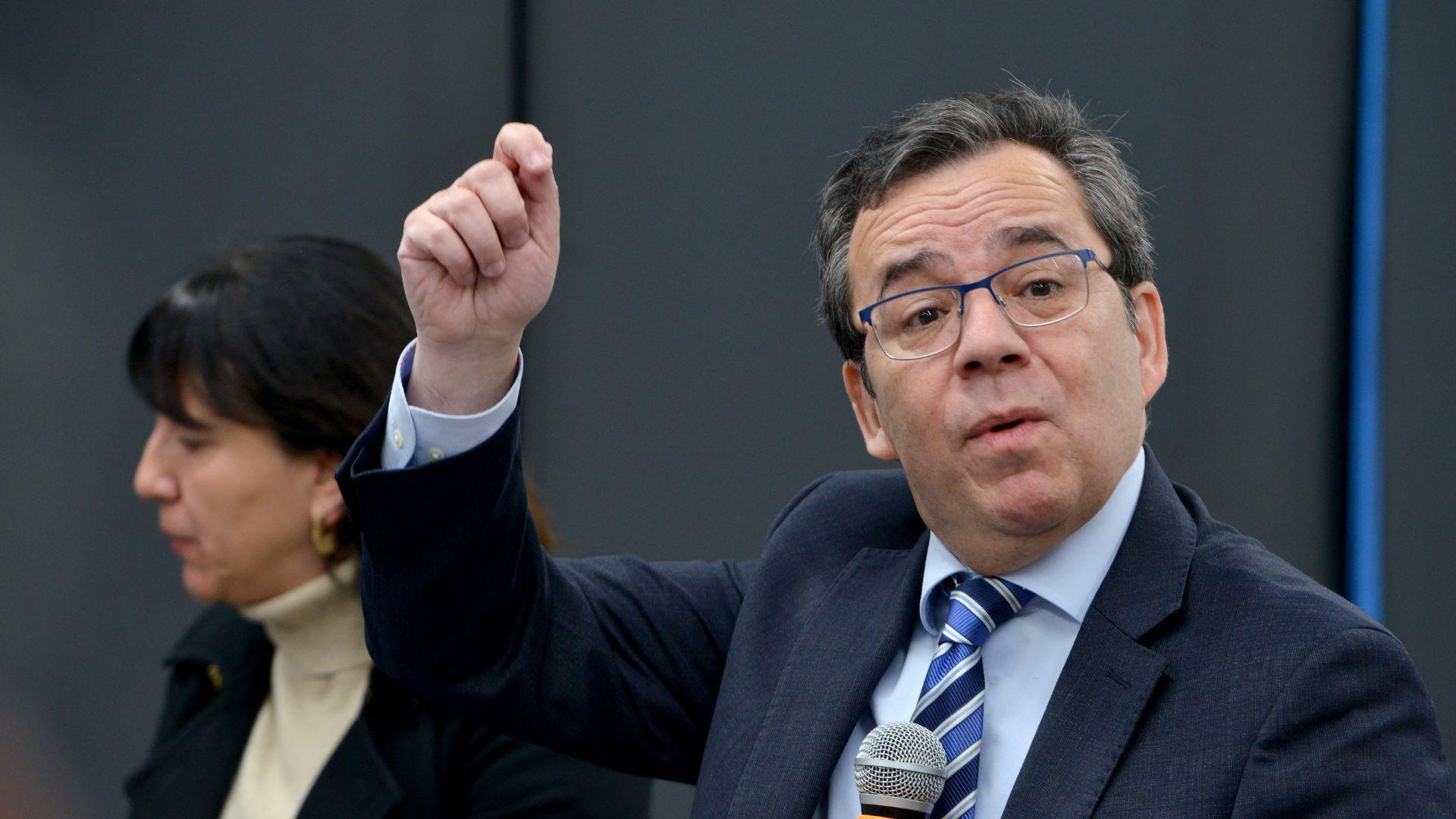 Luis Felipe Céspedes presentó el IPoM y llamó a la cautela ante un escenario de alta incertidumbre