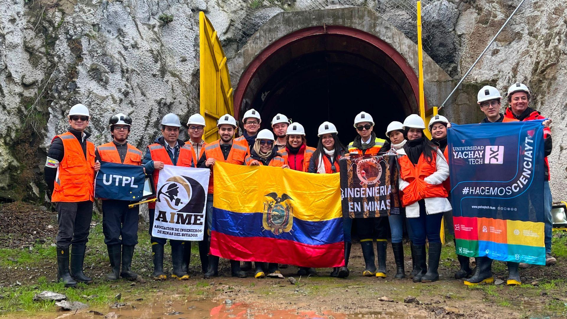 Estudiantes de Ecuador visitaron instalaciones de la Escuela Mina Planta en Chancón 