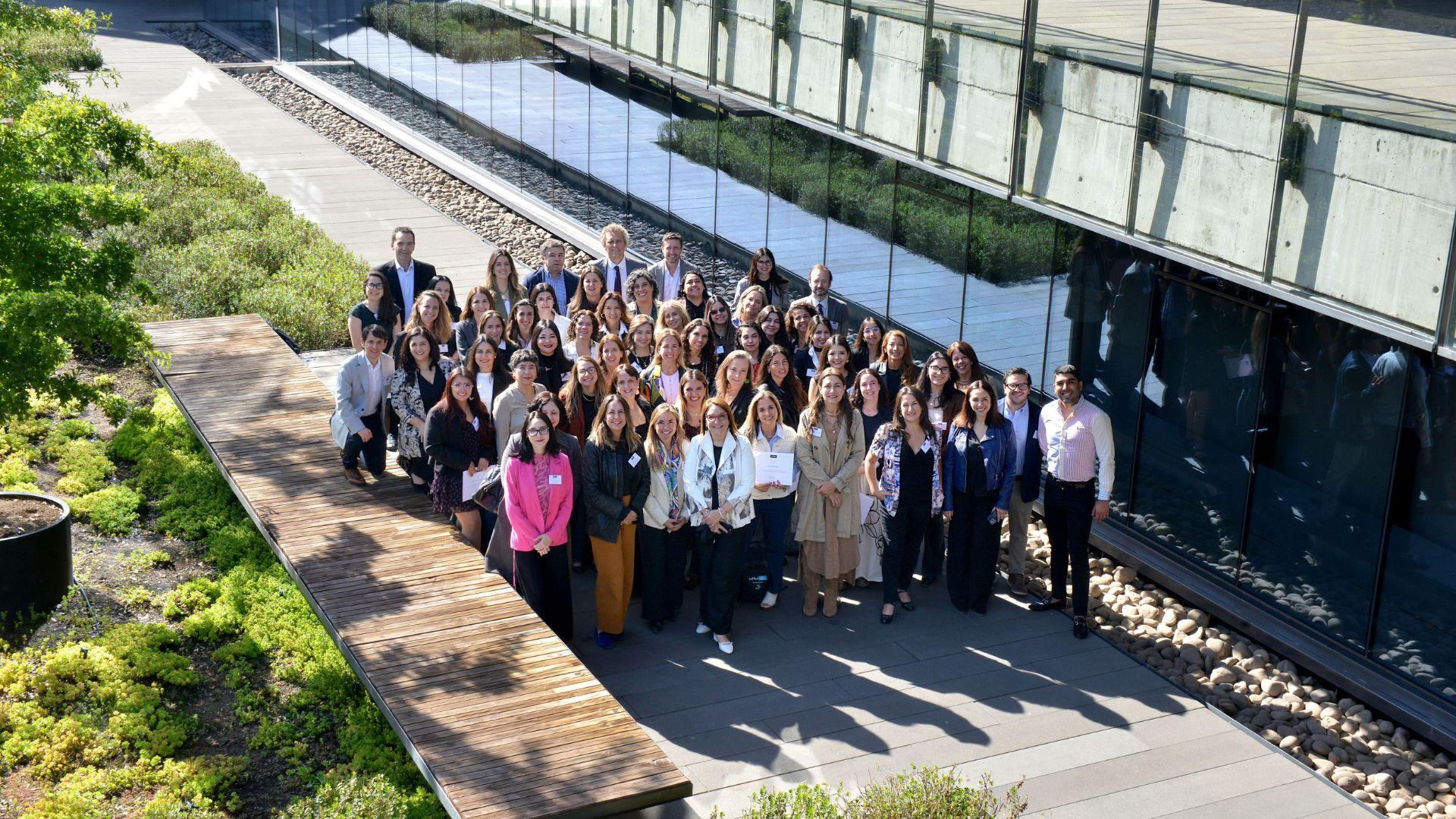 Trece mujeres amplían su formación en ingeniería y ciencias tras obtener Beca Mujer UAI Trece mujeres amplían su formación en ingeniería y ciencias tras obtener Beca Mujer UAI